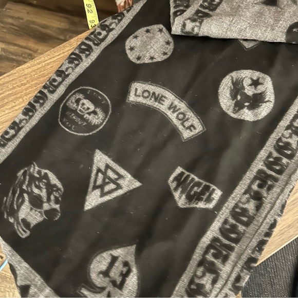 ❤️ Wilfred free wool Stylish Gray and Black Patterned Scarf OS - Picture 5 of 6